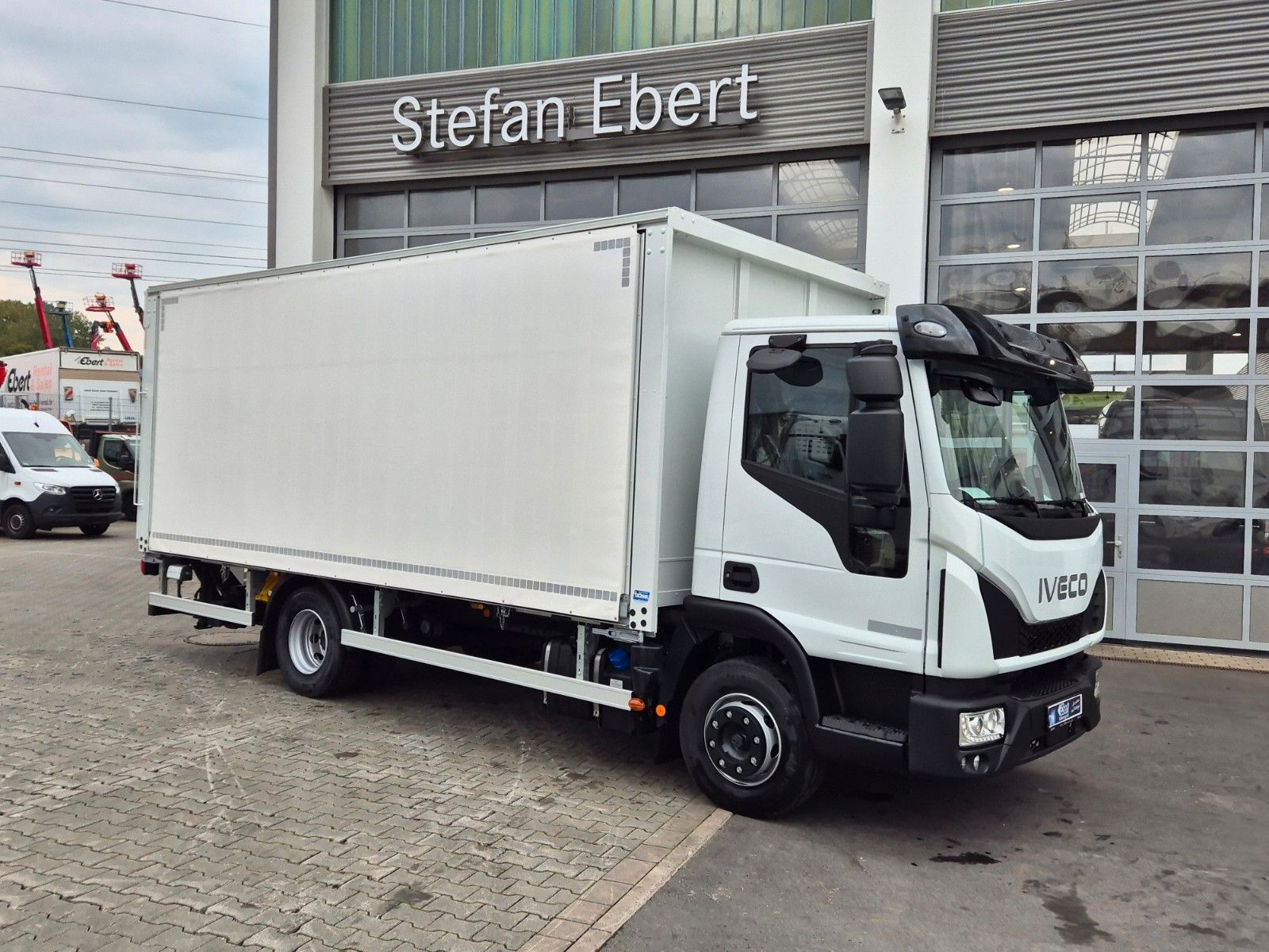 Fahrzeugabbildung Iveco Eurocargo ML120EL25/P Böse Schiebeplanen LBW AHK
