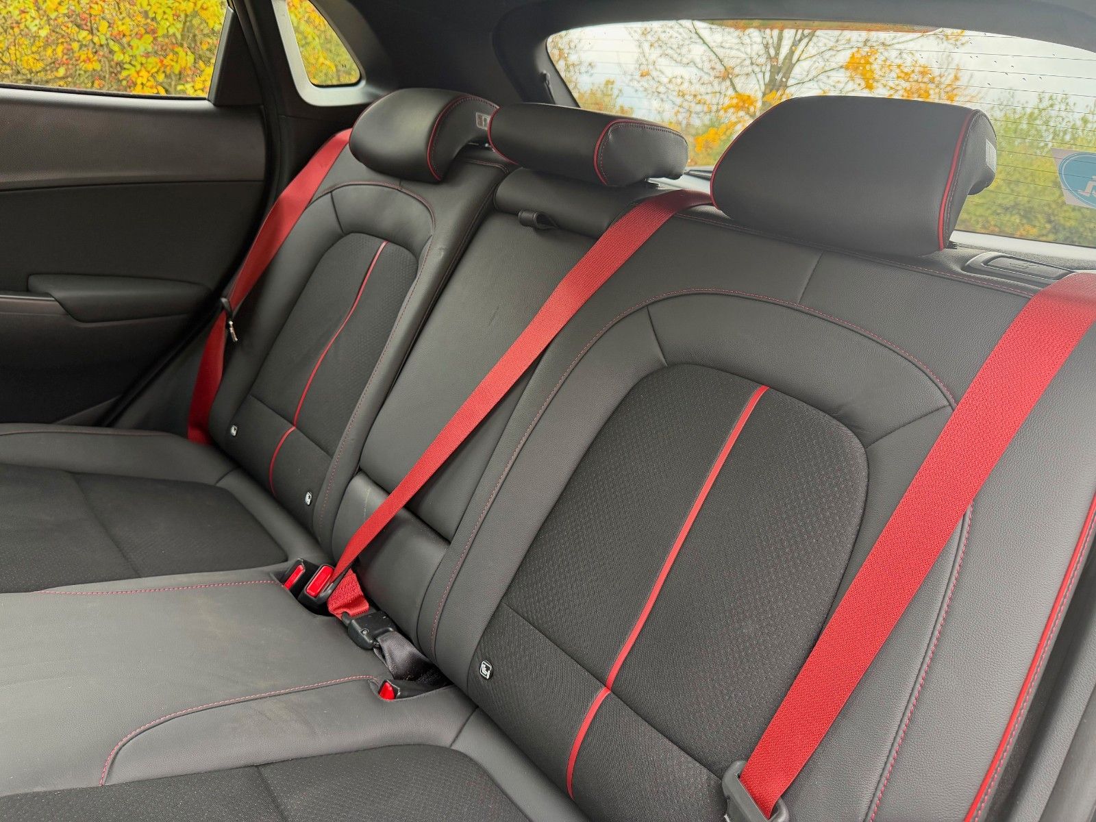 Fahrzeugabbildung Hyundai KONA 1.6T-GDI*Unique*2WD*DCT*RFKamera*Navi*SHZ*
