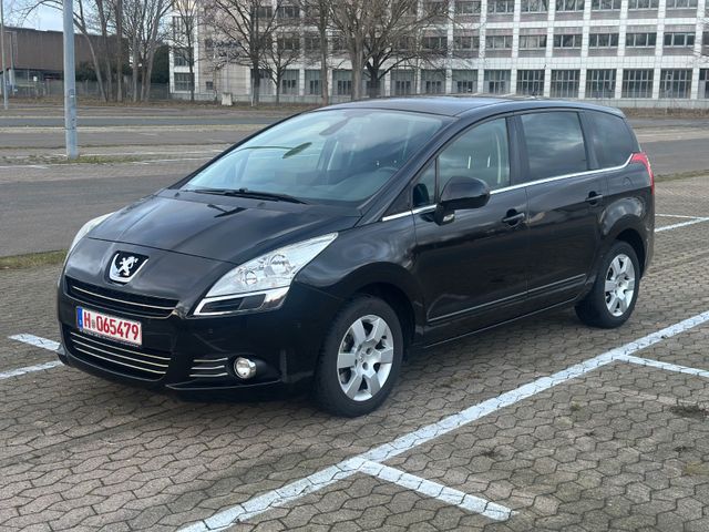 Peugeot 5008 Premium |7xSitz |Pano |Navi |PDC |Display