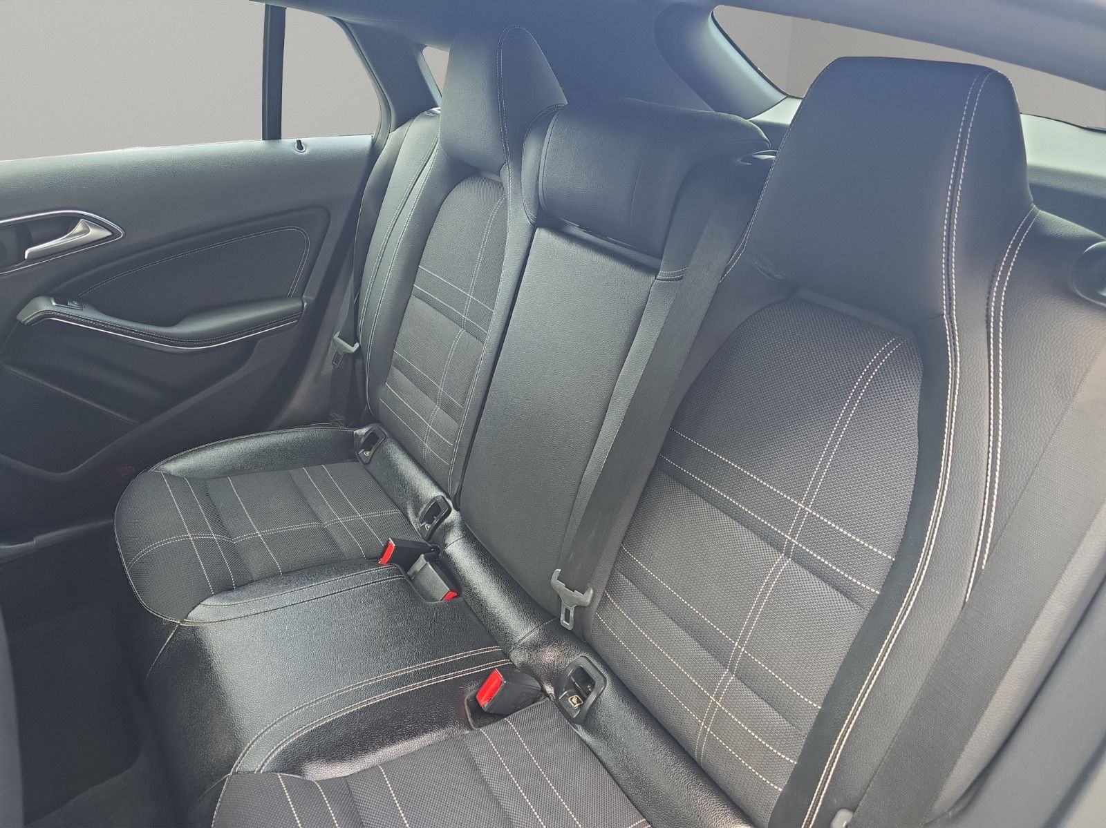 Fahrzeugabbildung Mercedes-Benz 180 CLA Shooting Brake /AUT/NAVI/PDC/LED/NIGHT