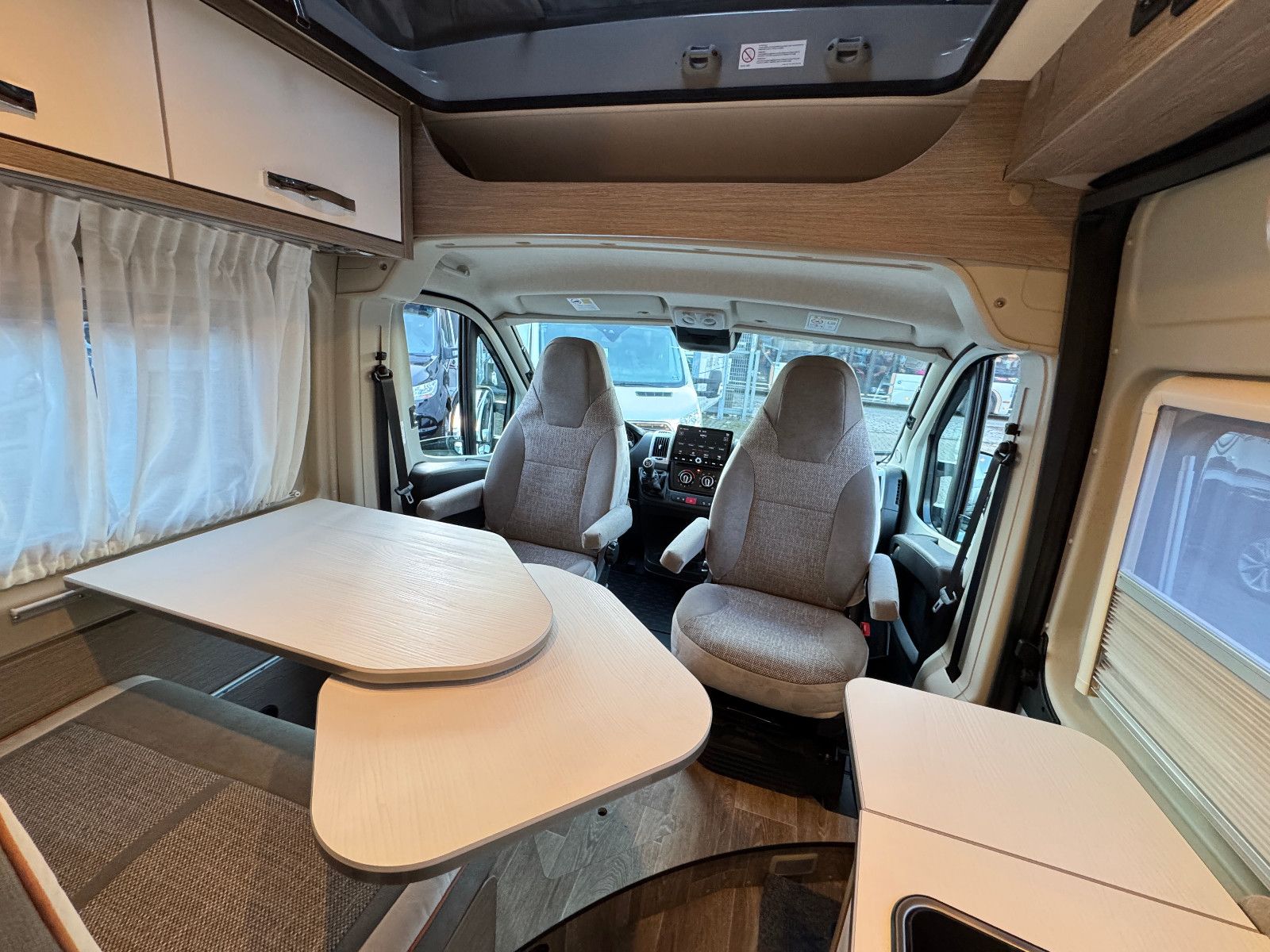 Fahrzeugabbildung Pössl 600 2WIN R PLUS CITROEN SCHLAFDACH AHK KAMERA