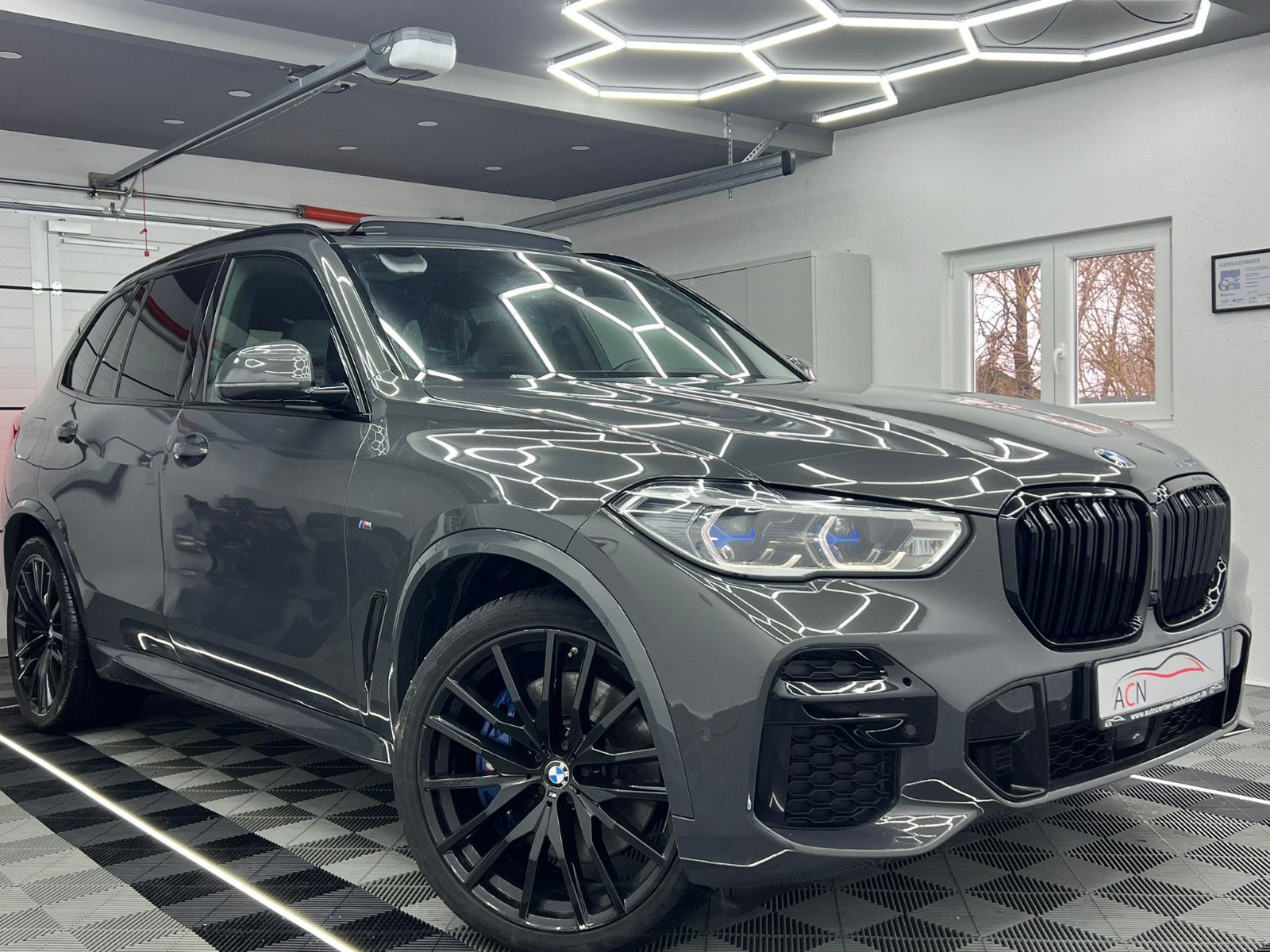 Fahrzeugabbildung BMW X5 xDrive 40 d M SPORT/LASER/AHK/PANO/DRAVITGRAU