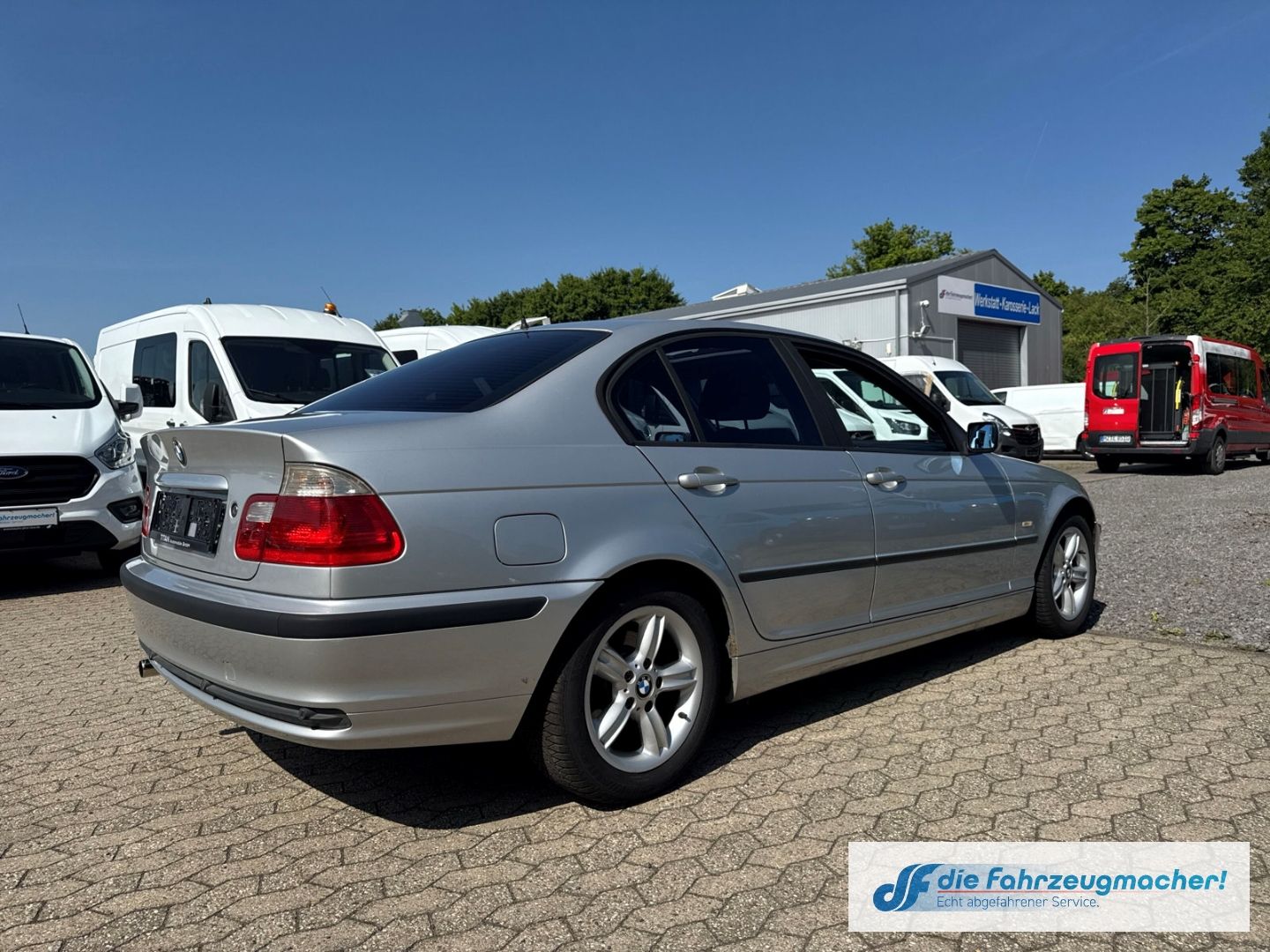 Fahrzeugabbildung BMW 318 i Klimaautom SD PDC Alu Sportfahrwerk Multif