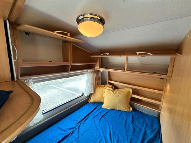 Fahrzeugabbildung Knaus 400 Doppelbett Heizung, Strom, Bad, 4 P. 100Km/H