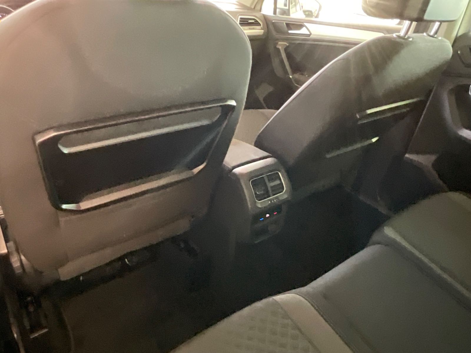Fahrzeugabbildung Volkswagen Tiguan 1.4TSI DSG Comfortline *LED*NAVI* 1.HAND*