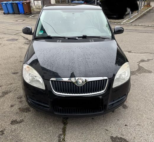 Skoda Fabia in schwarz