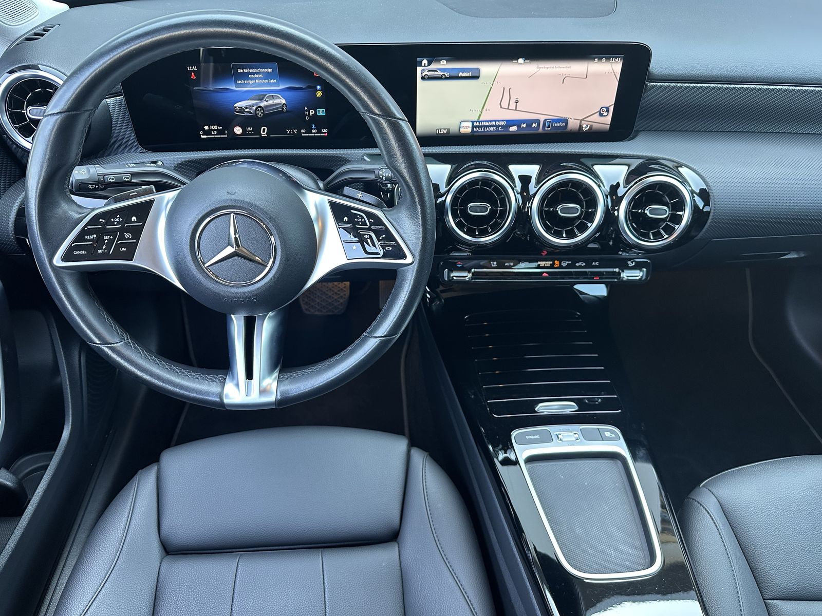Fahrzeugabbildung Mercedes-Benz A 200d Progressive Advanced NAV+LED+KAM+AHK+WIDE