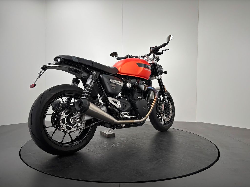 Fahrzeugabbildung Triumph SPEED TWIN 1200 *ZUBEHÖR *1. HAND *BAJA ORANGE