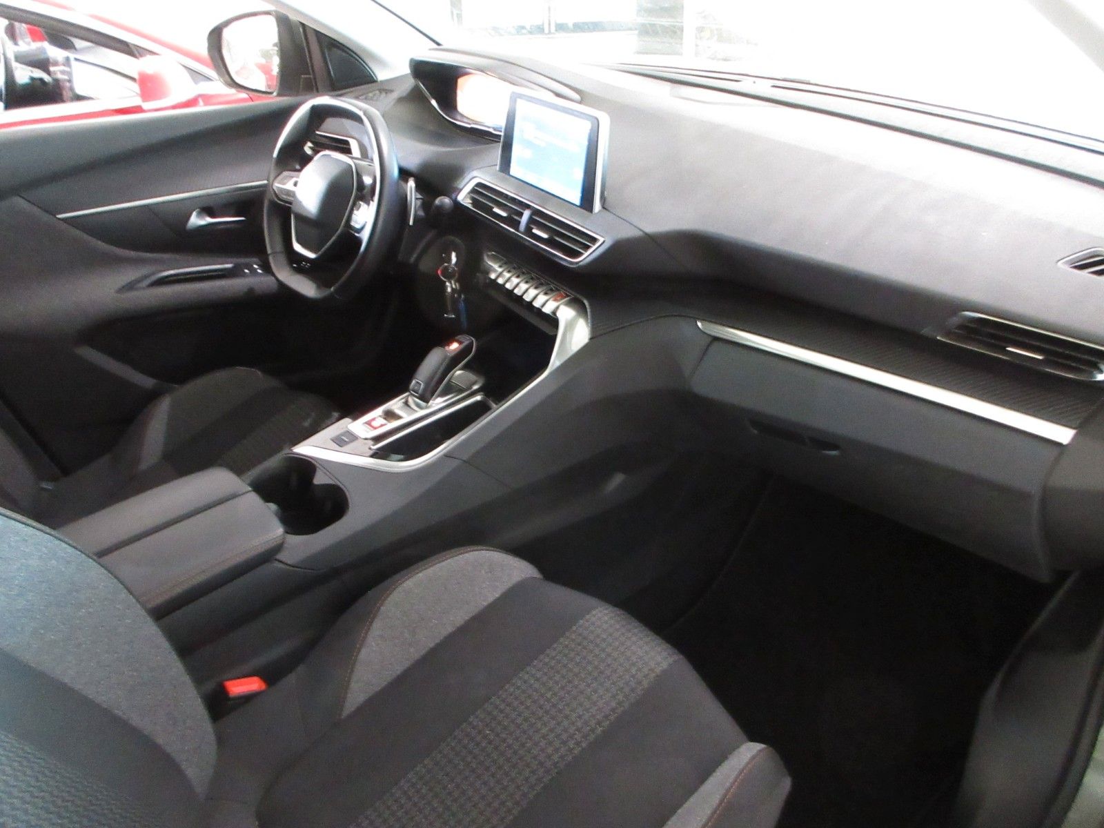 Fahrzeugabbildung Peugeot 5008 Active 1.2T LED/NAVI/PDC/TEMPOMAT