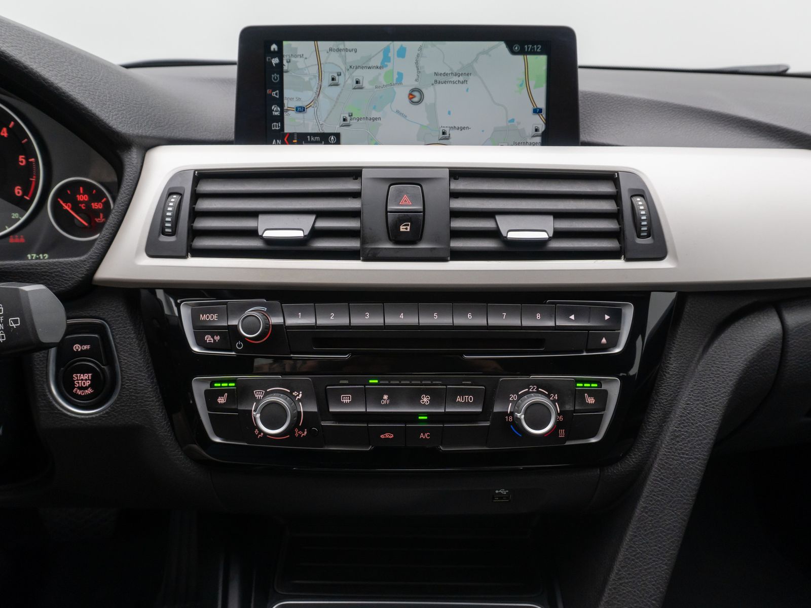 Fahrzeugabbildung BMW 318d NaviPro WLANLordos PDC LED Komfort Alarm