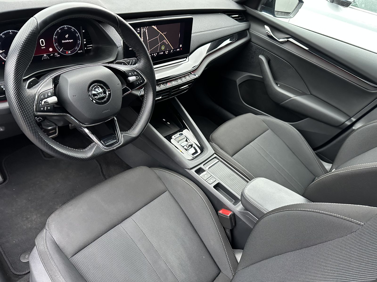 Fahrzeugabbildung SKODA Octavia Combi 4x4 Sportline NAV+LED+PANO+HEAD-UP