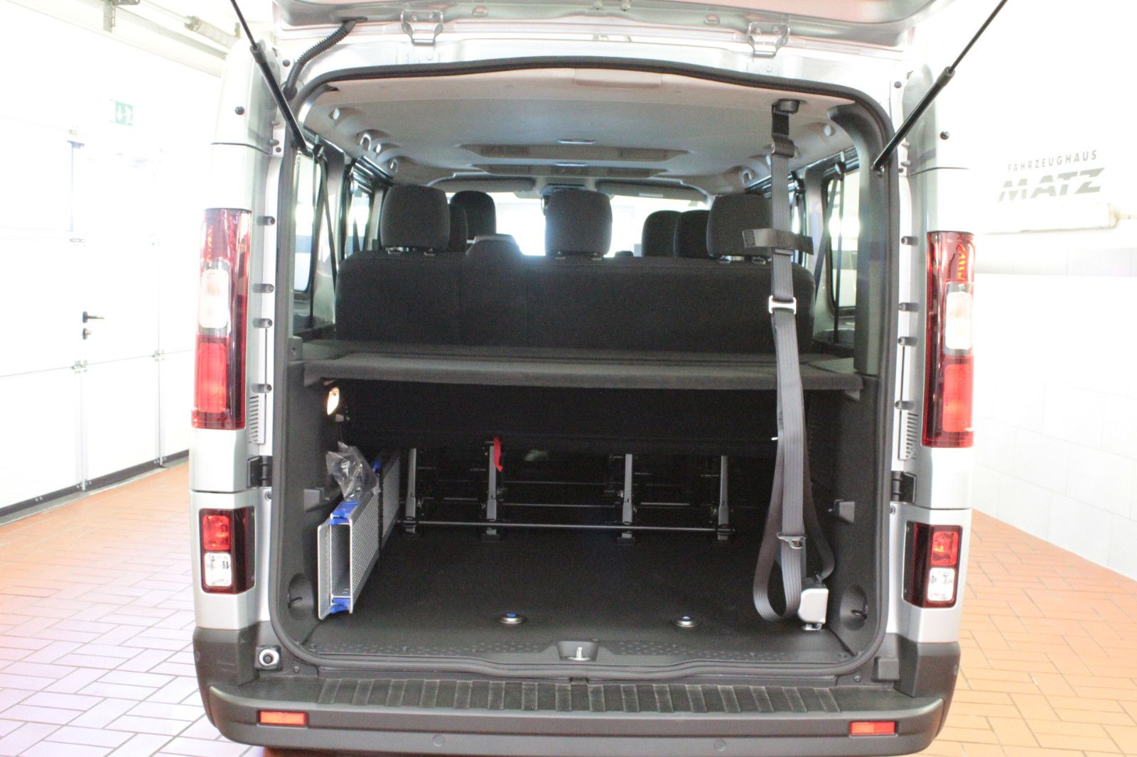 Fahrzeugabbildung Renault Trafic Dci 150 Grdt Evolution *Rollstuhlrampe*