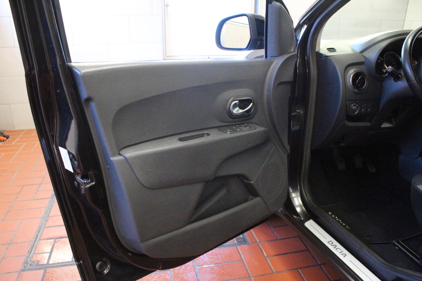 Fahrzeugabbildung Dacia Lodgy TCe 130 Stepway **Navi*7 Sitze*Techroad