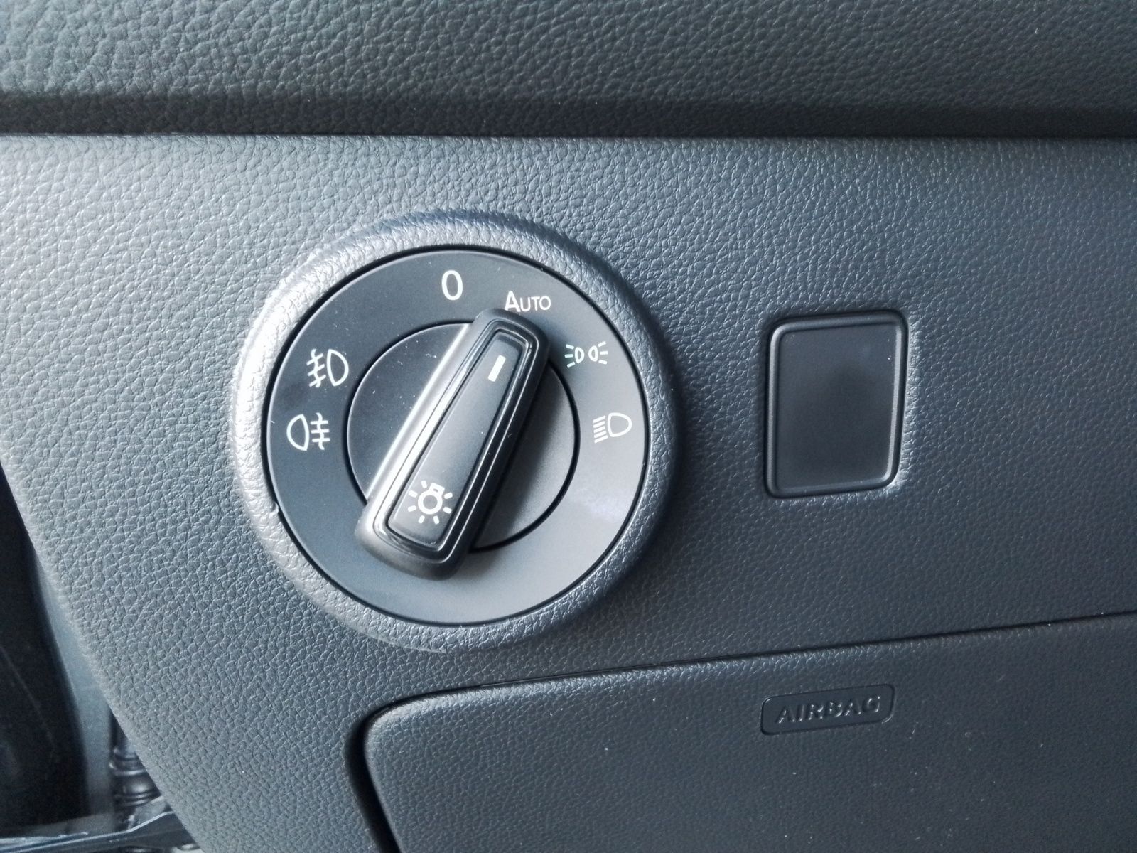 Fahrzeugabbildung SEAT Ateca TSI Style LED Navi ACC RFK SH App LM