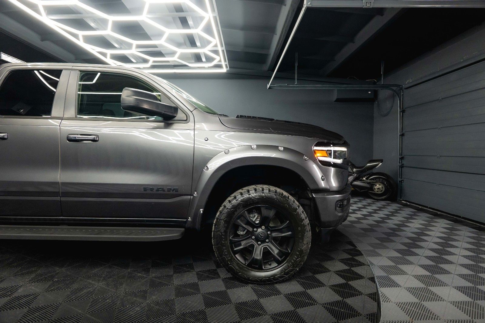 Fahrzeugabbildung Dodge RAM 5.7 V8 HEMI 4x4 OFFROAD LONGBED Limited LED