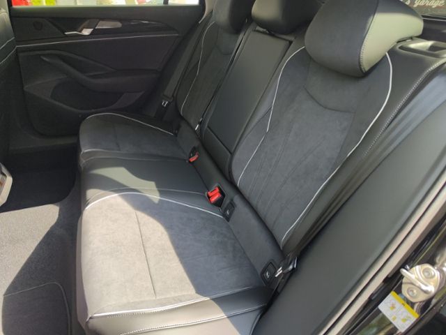 Fahrzeugabbildung Volkswagen Passat BUSINESS 1.5 eTSI DSG AHK SHZ IQDRIVE 360