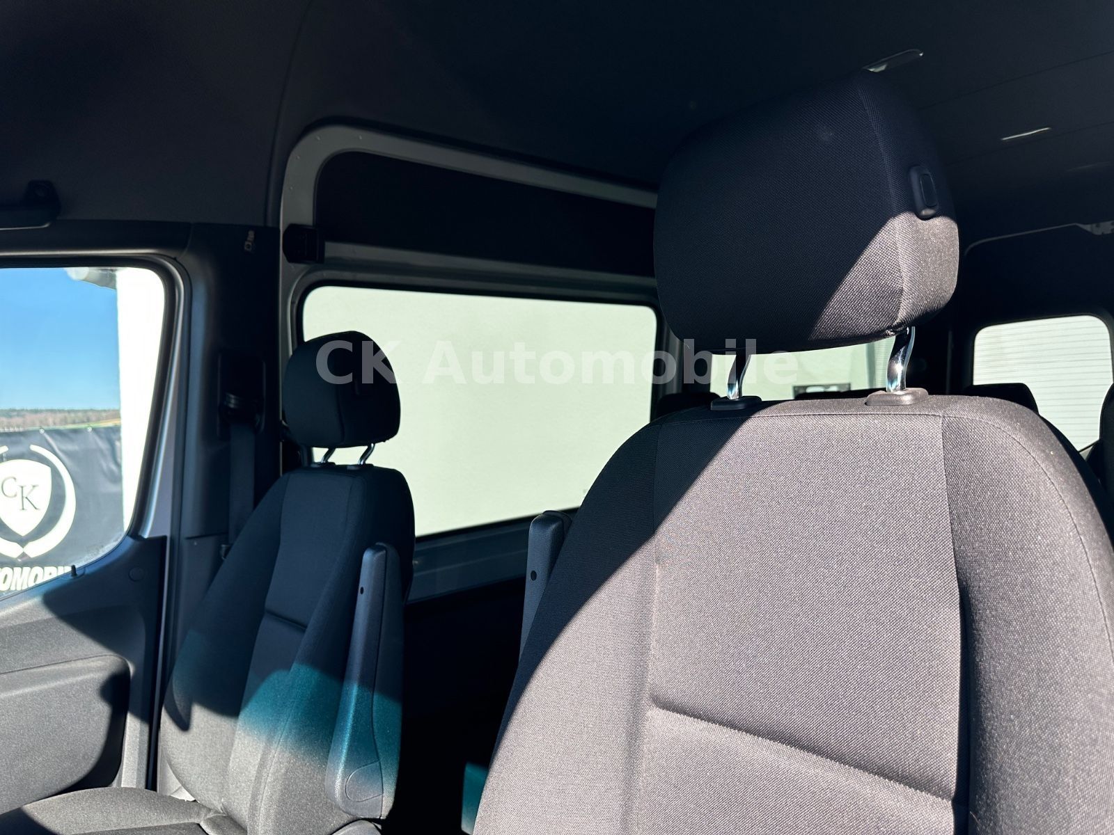 Fahrzeugabbildung Mercedes-Benz Sprinter 319 Kombi 4x4/8 Sitze/Klima/Navi/Kamera