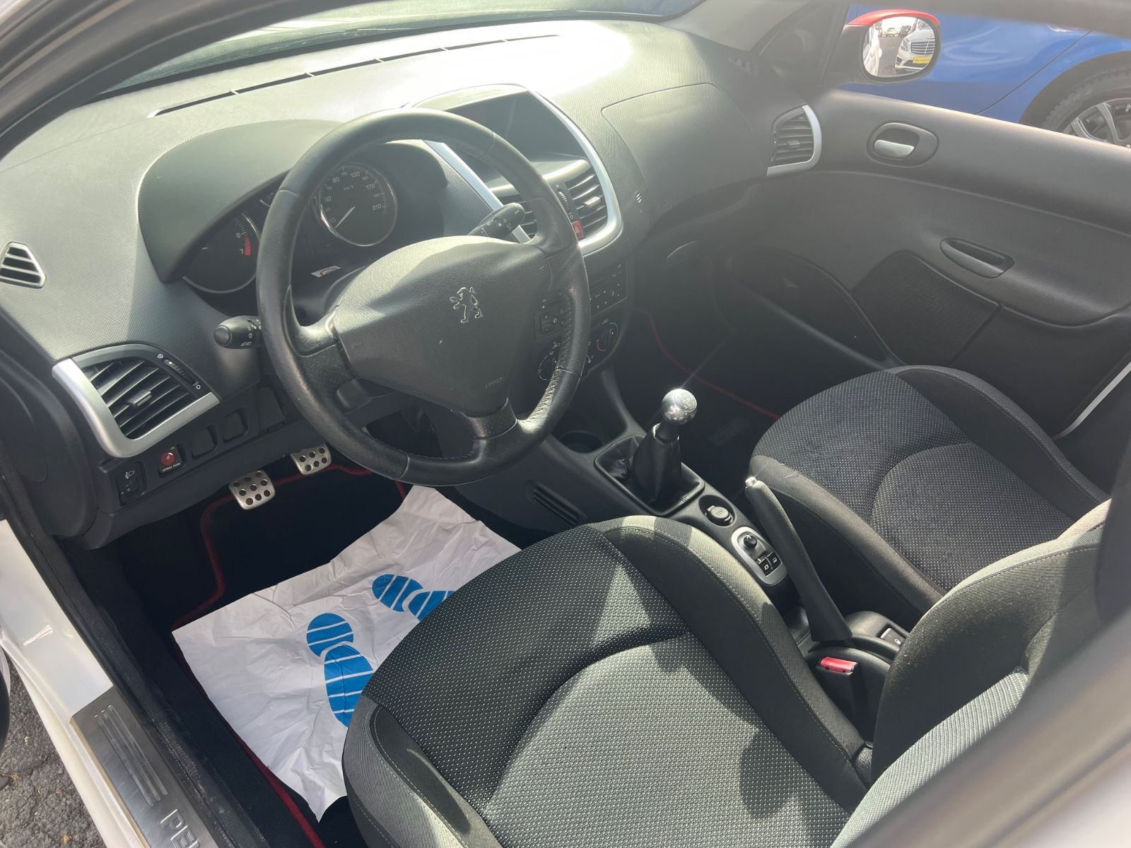 Fahrzeugabbildung Peugeot 206 + Sport Racing Edition*TÜV/ÖL NEU*