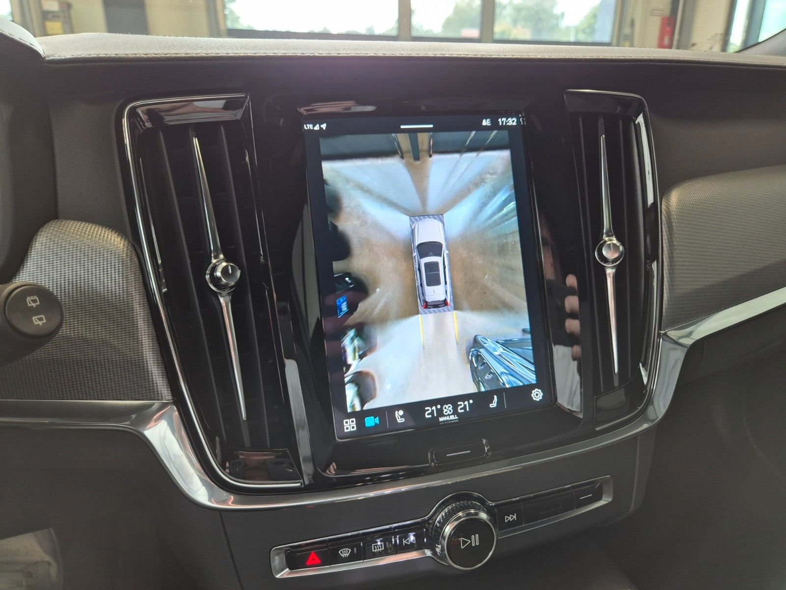 Volvo V90 B4 2.0d ULTIMATE DARK LEDER NAV LED PANO ACC foto 17