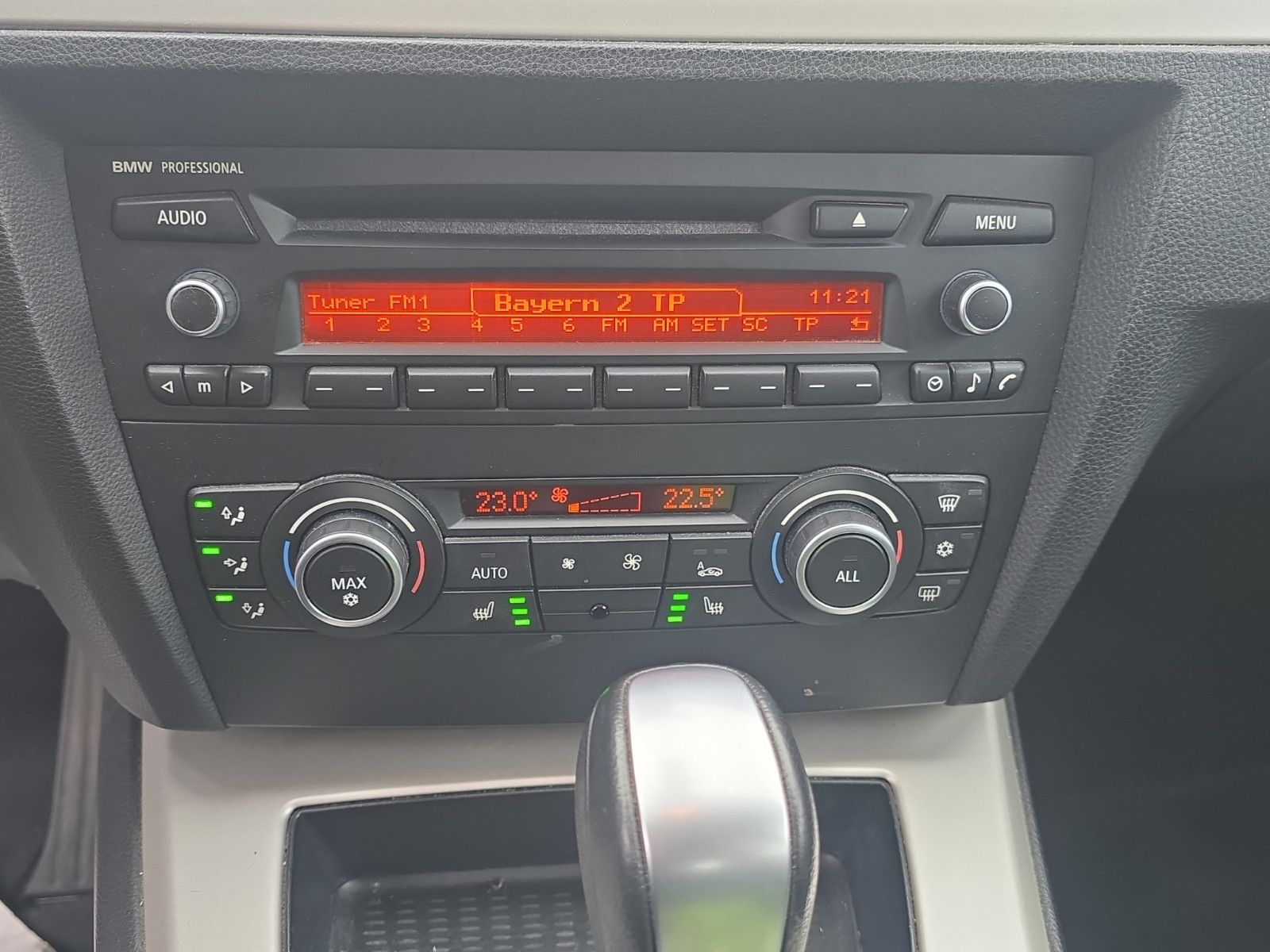 Fahrzeugabbildung BMW 325 DIESEL + NAVIGATION + TEMPOMAT + SITZHEIZUNG