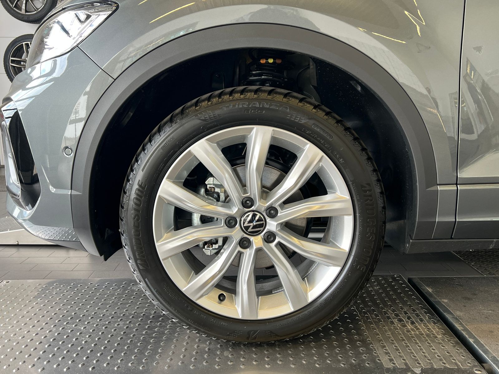 Fahrzeugabbildung Volkswagen T-Roc R-Line 1.5 TSI DSG *LED, Easy Open, 18"-LM