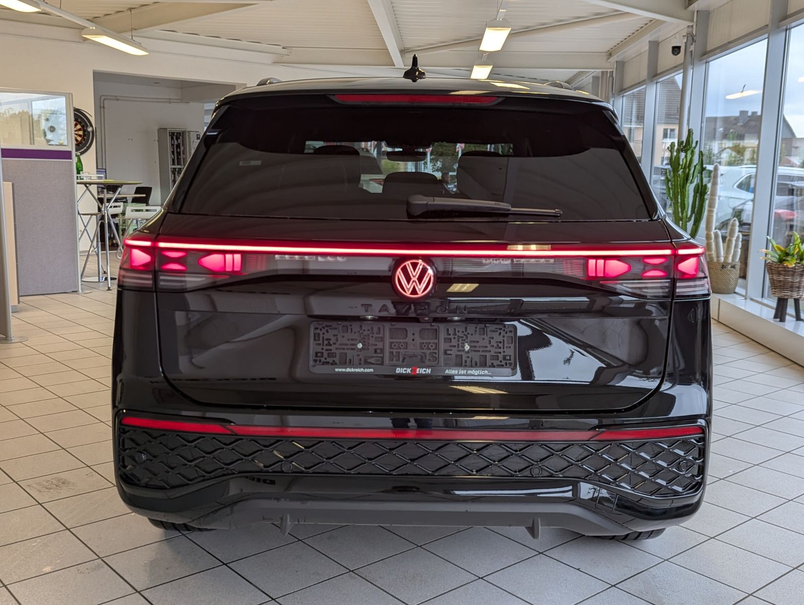 VW Tayron 2.0 R-Line Leder Launch Pano Black AHK 20 - Image 6