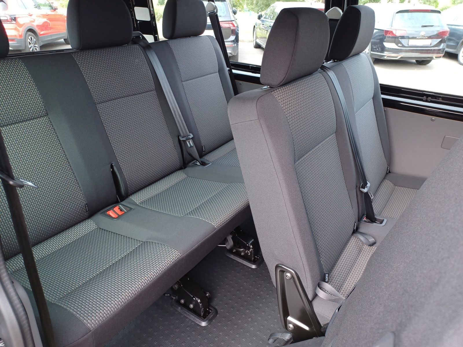 Fahrzeugabbildung Volkswagen T6.1 Transporter Kombi TDI LR NAVI LED KLIMA