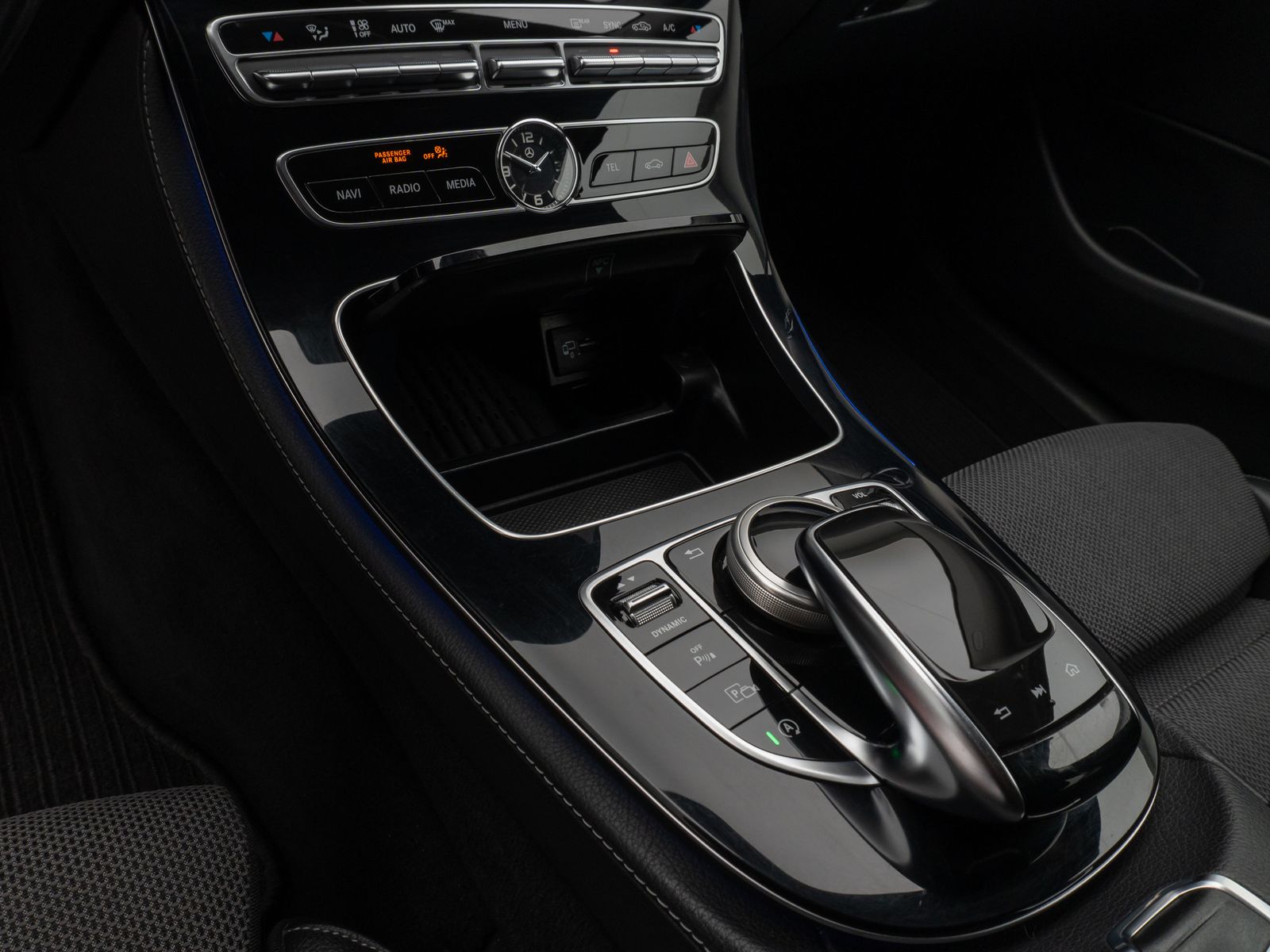 Fahrzeugabbildung Mercedes-Benz E 220d T-Modell Avantgarde Kamera AHK Tempomat