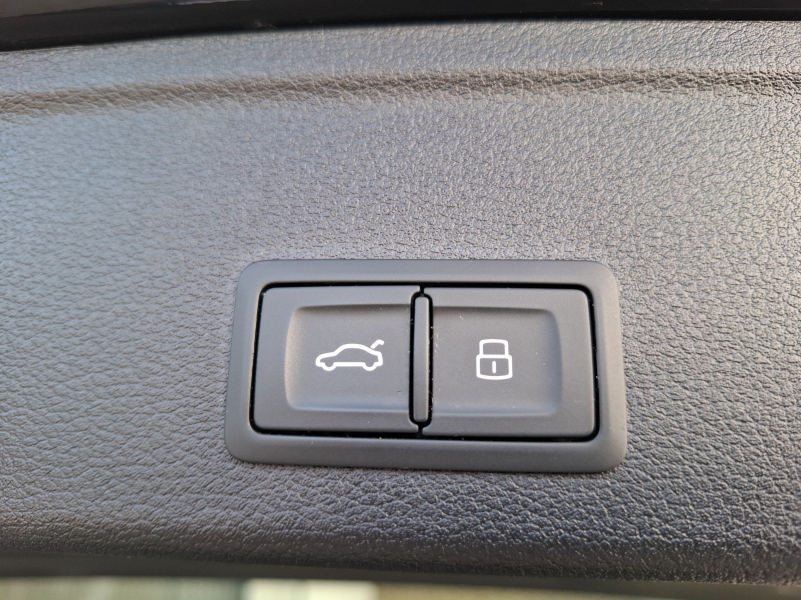 Fahrzeugabbildung Audi A4 Avant 35 TFSI S-tronic Navi GRA PDC SH LM