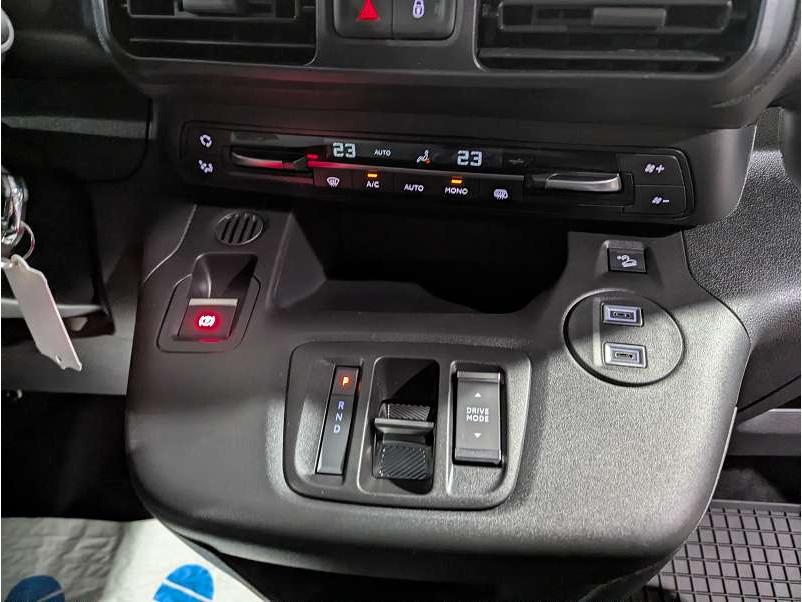 Peugeot Partner E-PARTNER M 100kW StandHZG Digitales Coc