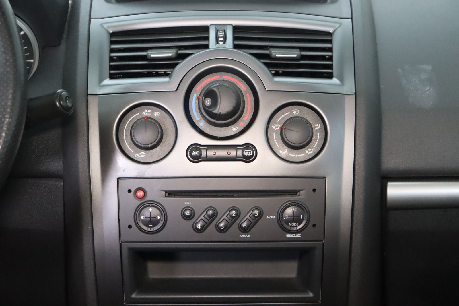 Fahrzeugabbildung Renault Megane 1.6 16V Dynamique HU/AU 09.27