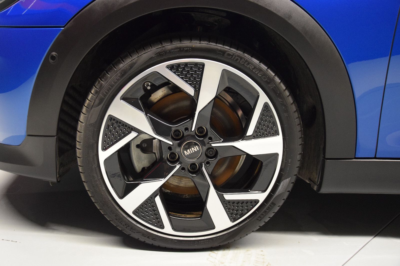 Fahrzeugabbildung MINI Cooper C Favoured Trim 5-Türen Paket-L Pano h/k