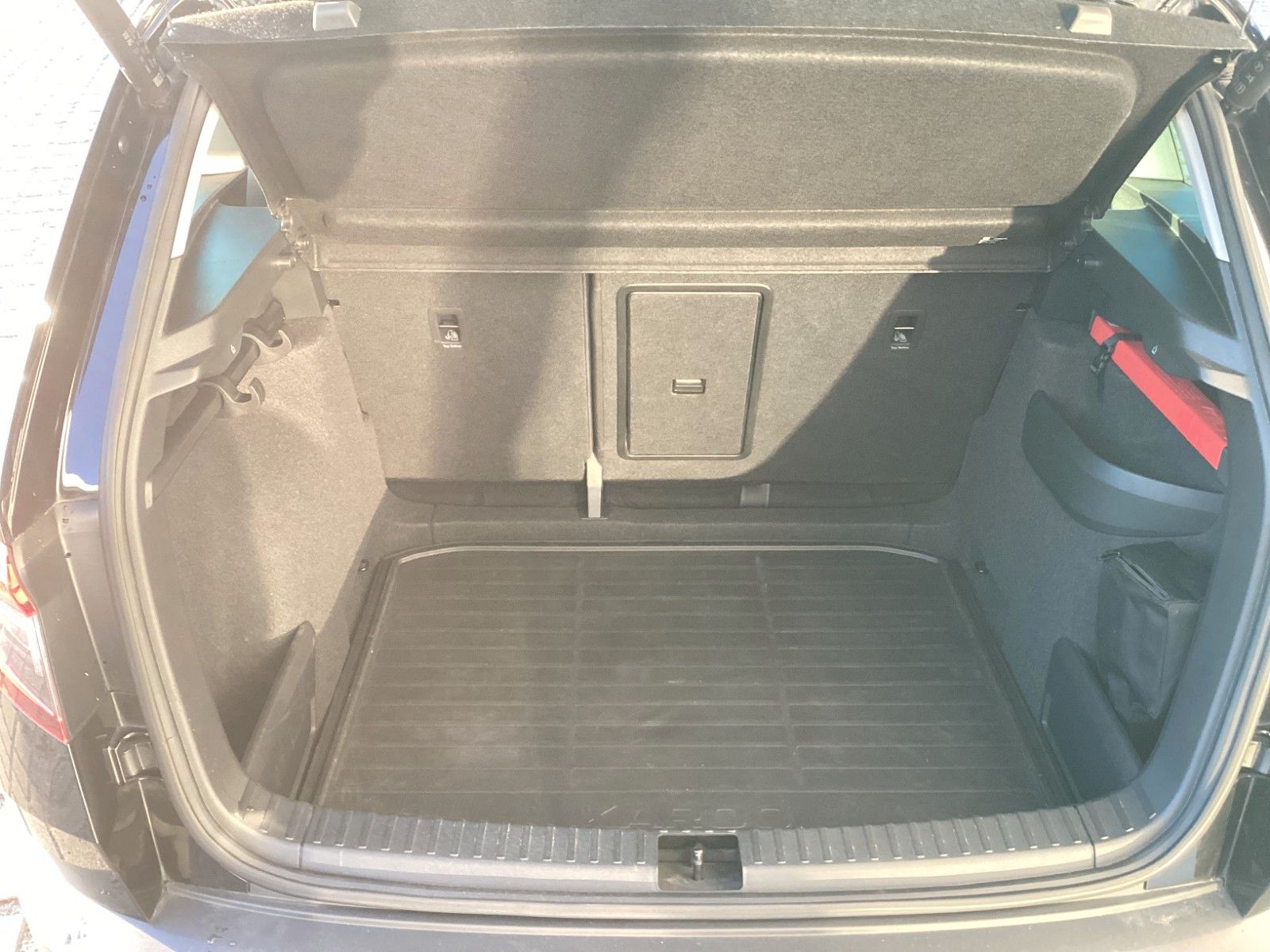 Fahrzeugabbildung SKODA Karoq Clever 2.0 TDI 110 KW DSG 4x4