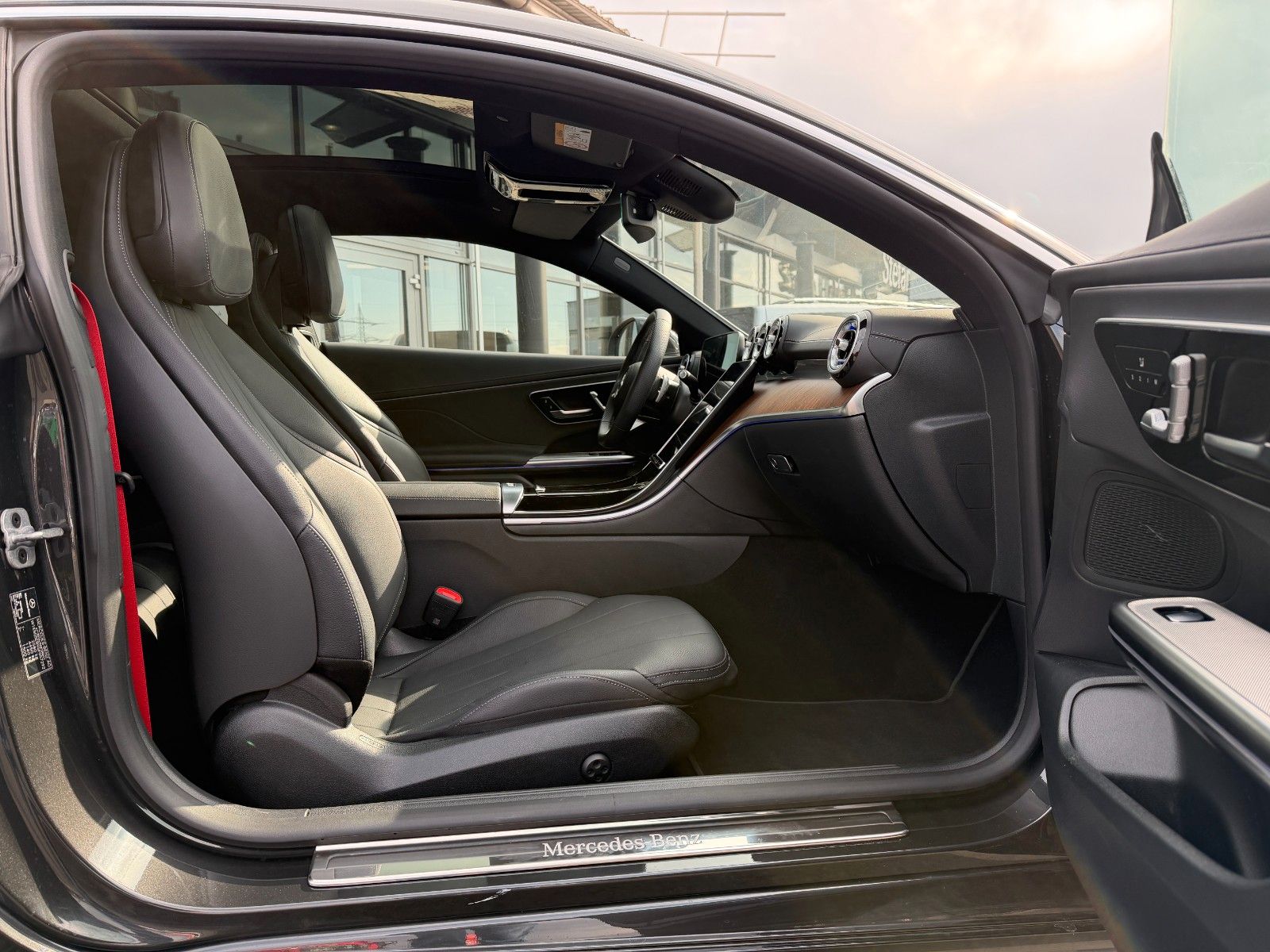 Fahrzeugabbildung Mercedes-Benz CLE 300 e AMG Premium Distr+Pano+360°+Digital