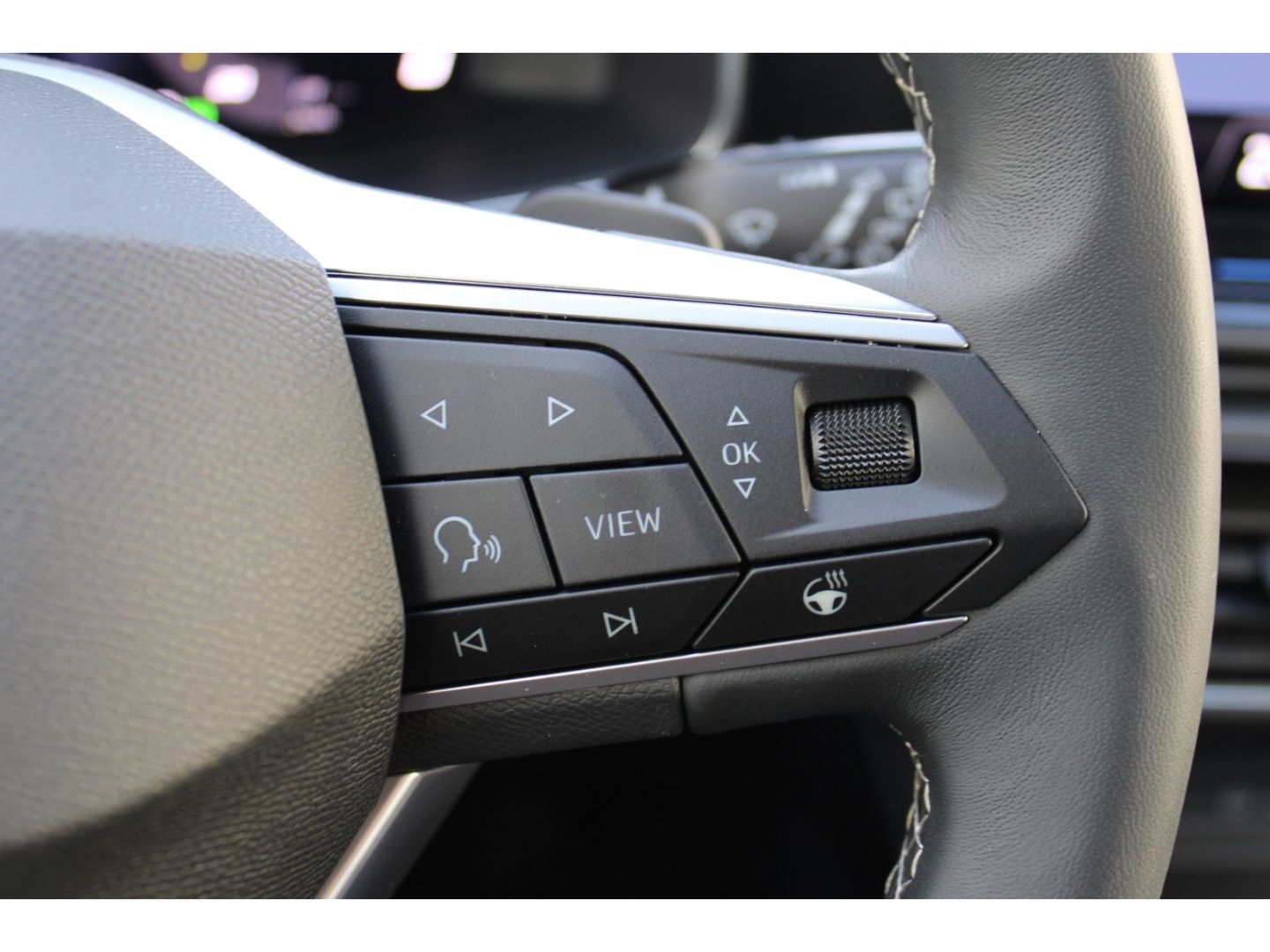 SEAT Leon 1.5 eTSI Style DSG ACC LED DAB PDC RFK SHZg - Image 17