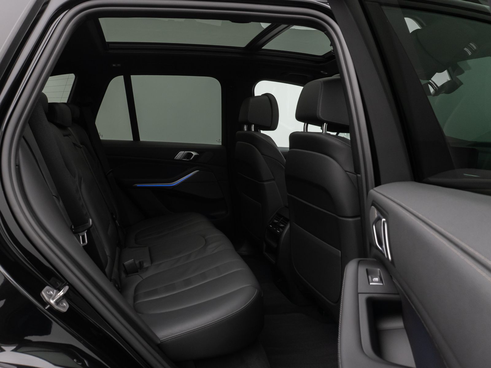 Fahrzeugabbildung BMW X5 xD30d M Sport Panorama Laser 360°HUD DAB H/K