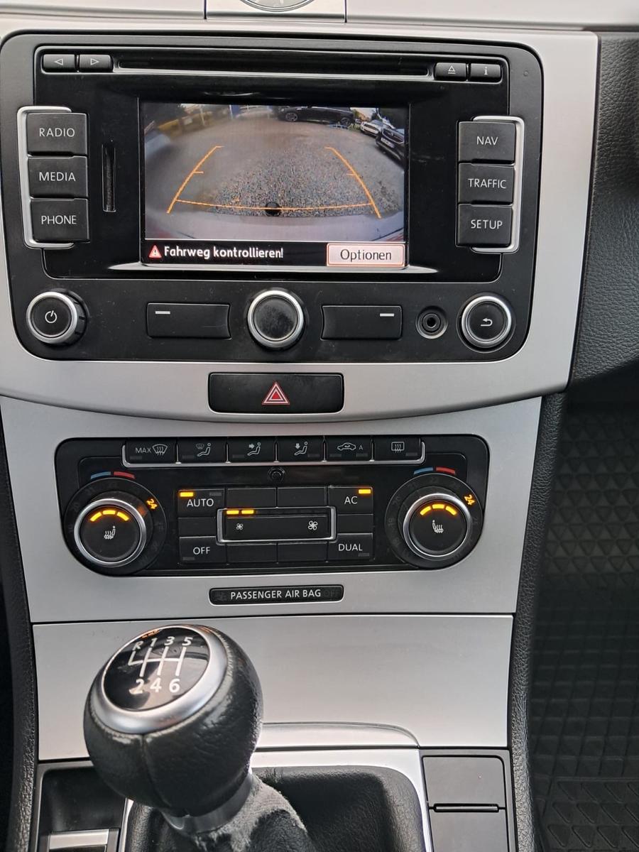 Volkswagen Passat 2011 — photo 24