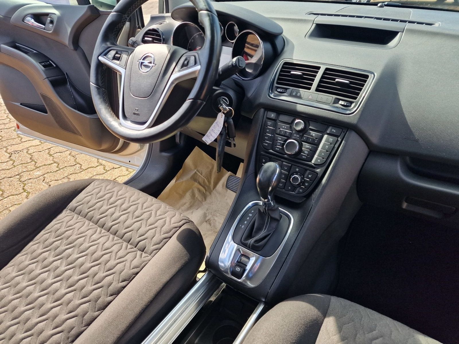 Fahrzeugabbildung Opel Meriva B Active, Automatik,Sitzheizung