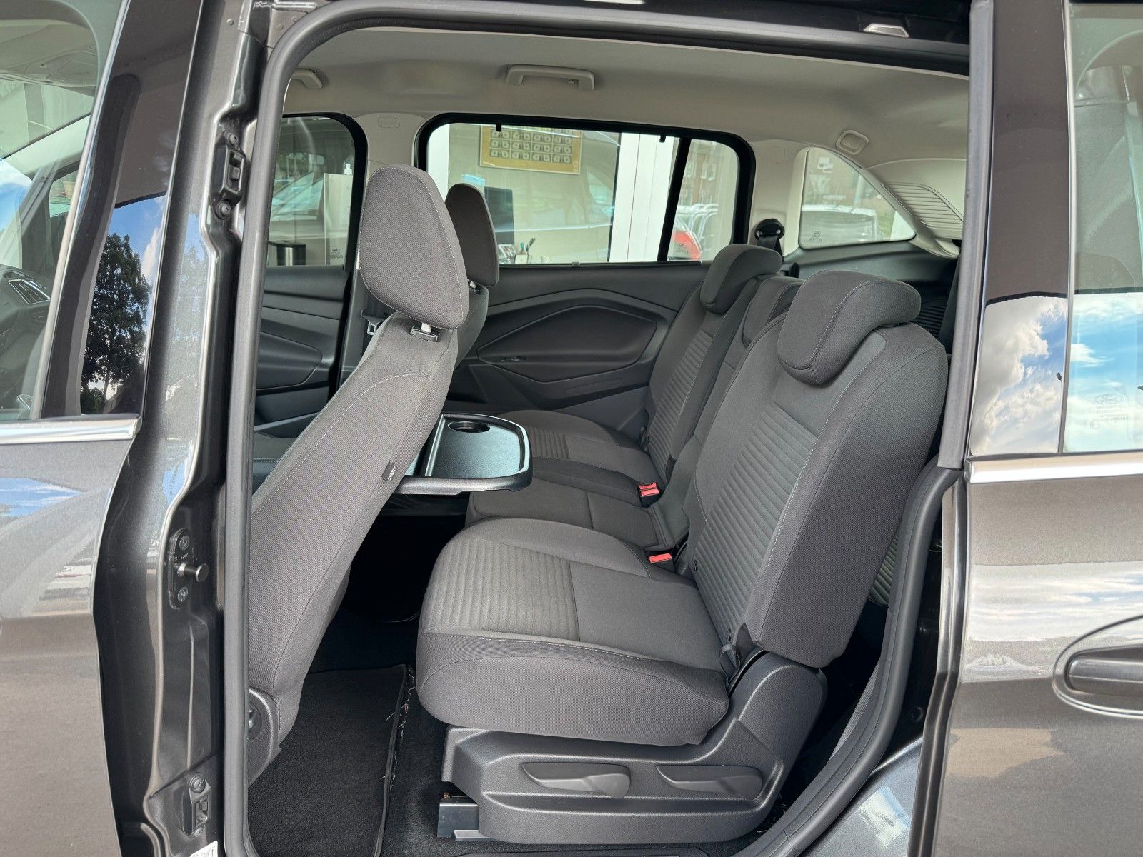 Fahrzeugabbildung Ford Grand C-MAX Titanium 7-Sitze/Navi/Kamera