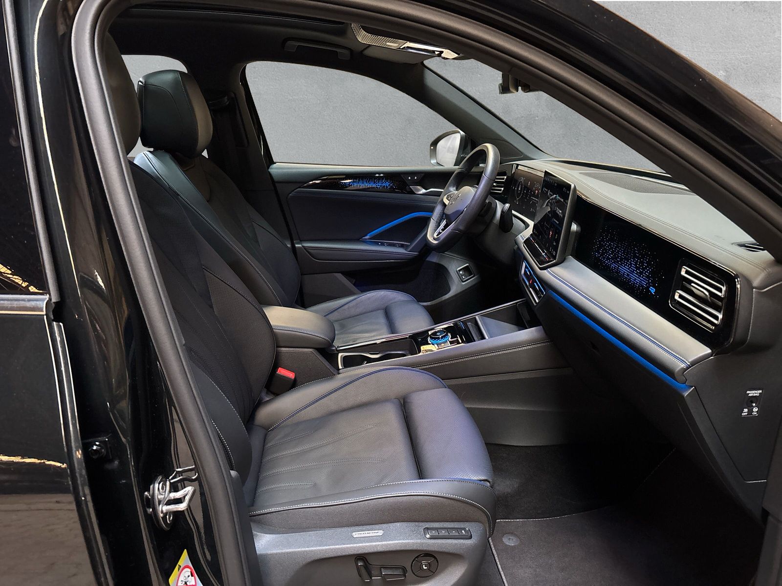 Fahrzeugabbildung Volkswagen Tiguan R-Line 1.5 TSI eHybrid DSG AHK App-Connec
