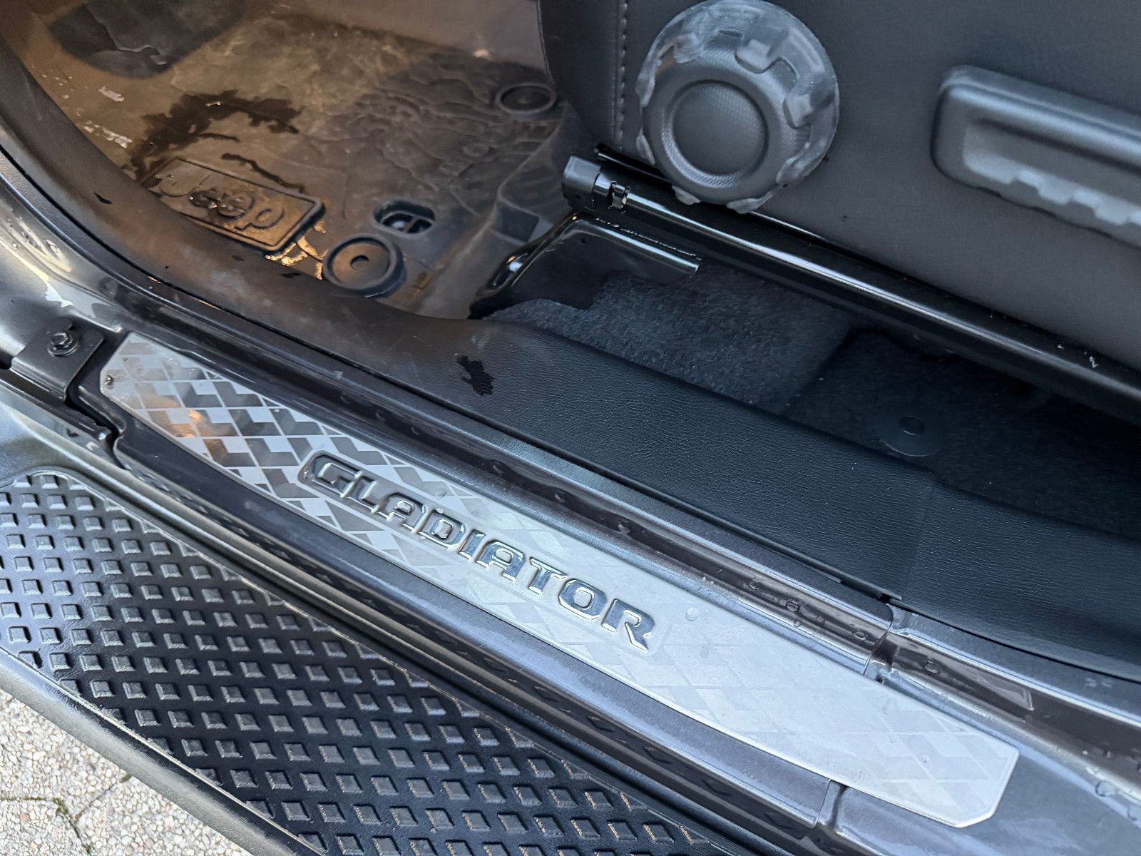 Fahrzeugabbildung Jeep Gladiator Overland 4WD/VOLL/NEUWAGENZUSTAND/