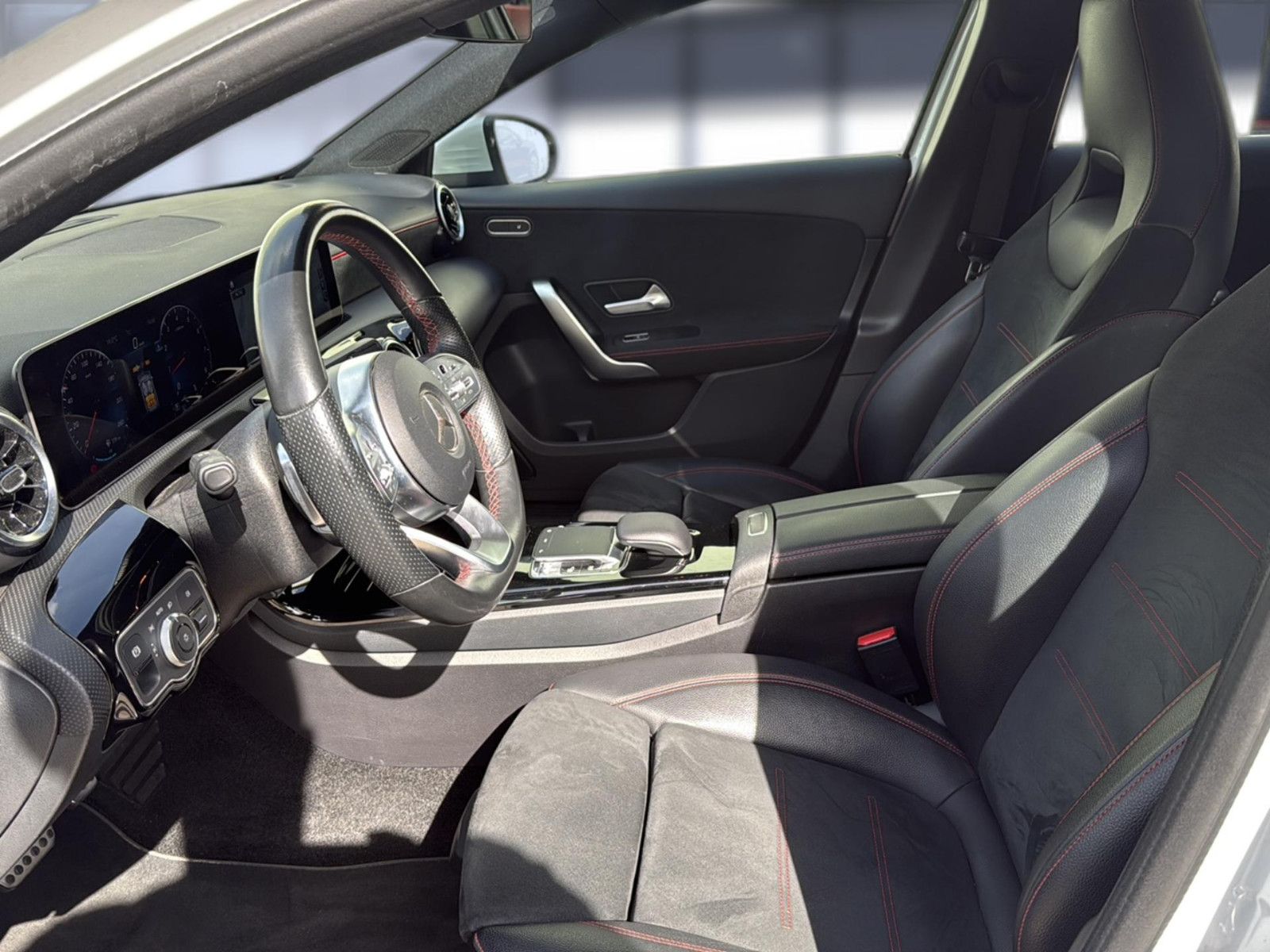 Fahrzeugabbildung Mercedes-Benz A 250 AMG-Line/ unfallfrei