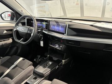 Fotografie des Opel Frontera 1.2 DI Hybrid 48V eDCT GS