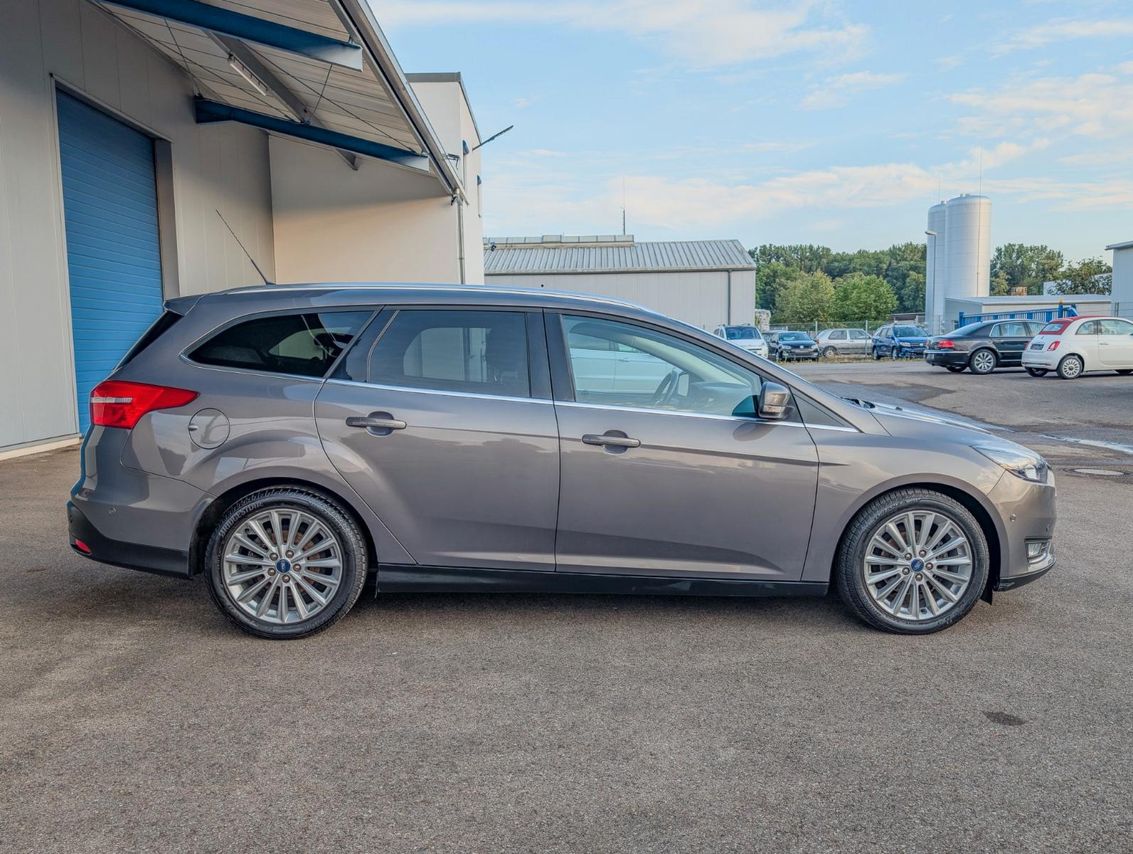 Ford Focus 2015 — photo 8