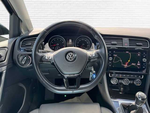 Fahrzeugabbildung Volkswagen Golf Variant 1.5 TSI ACT Highline KLIMA LED NAVI