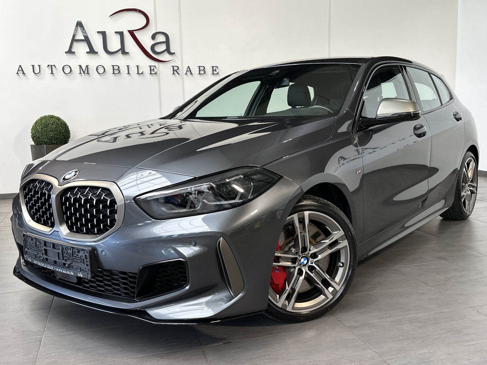 Fahrzeugabbildung BMW M135i xDrive 5-Türer NAV+LED+ACC+COMFORT-PAKET