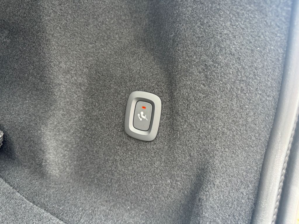 Fahrzeugabbildung Volvo XC60 T6 AWD Plus Dark+LagomPak+AHZV+SOFORT