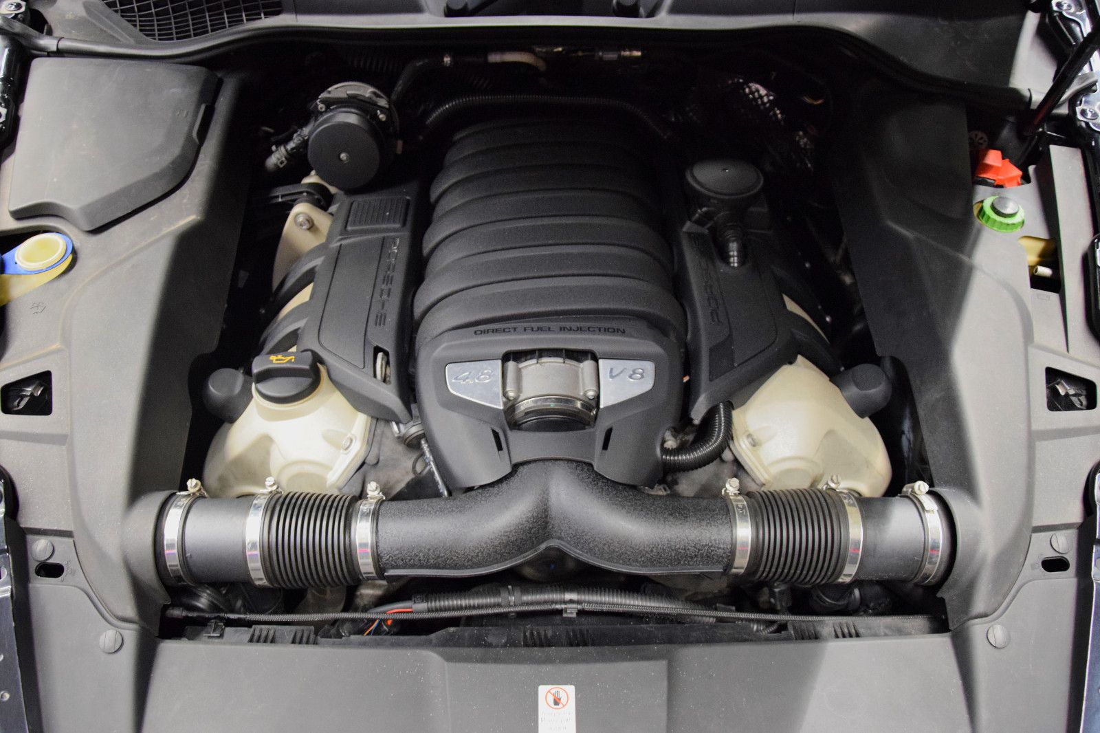 Fahrzeugabbildung Porsche Cayenne GTS PDLS+ Chrono BOSE Pano *Luft Kamera