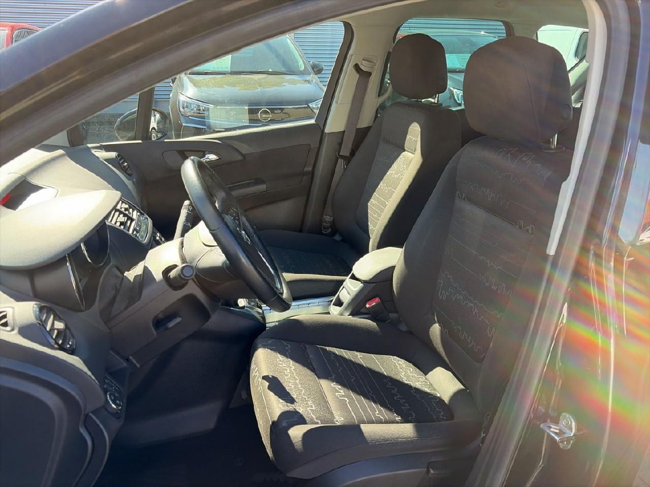 Fahrzeugabbildung Opel Meriva 1,4 Design Edition