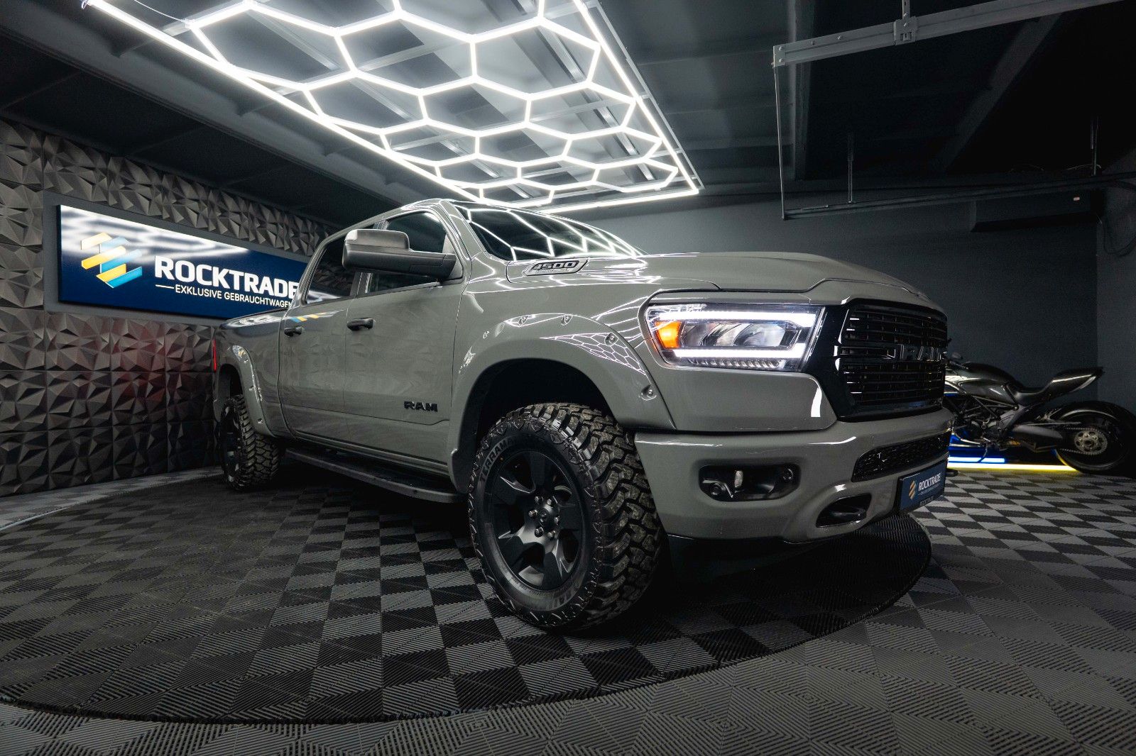 Fahrzeugabbildung Dodge RAM 5.7 V8 HEMI 4x4 Built to Serve LONG AxleLock